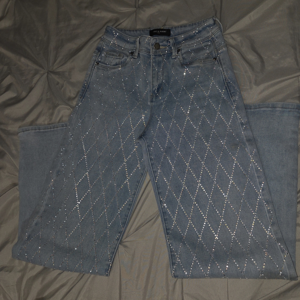 Stylish Light Blue Baggi Jeans with Rhinestone Details